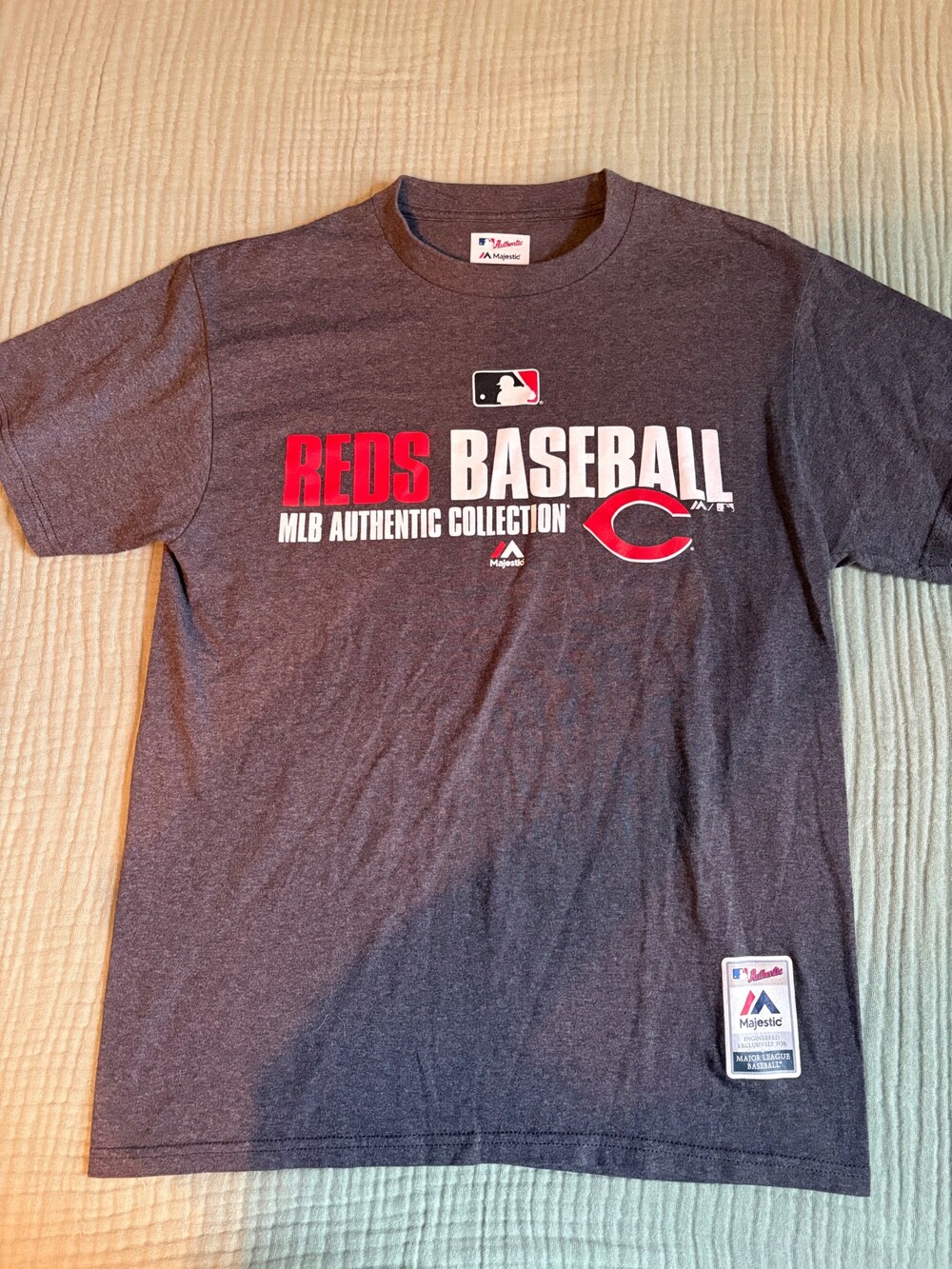 Majestic Cincinnati Reds MLB Authentic Collection Men’s T-Shirt Size Medium Gray